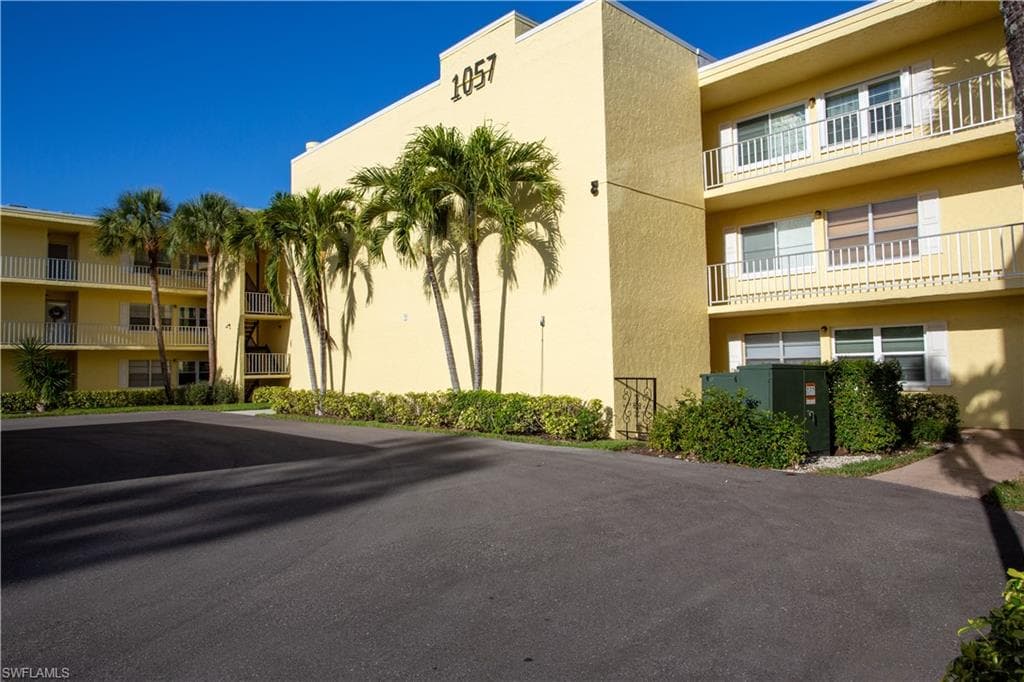 1057 Forest Lakes DR 1311 NAPLES, FL 34105