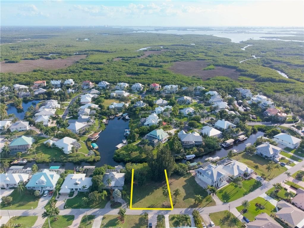 6381 Cocos DR FORT MYERS, FL 33908
