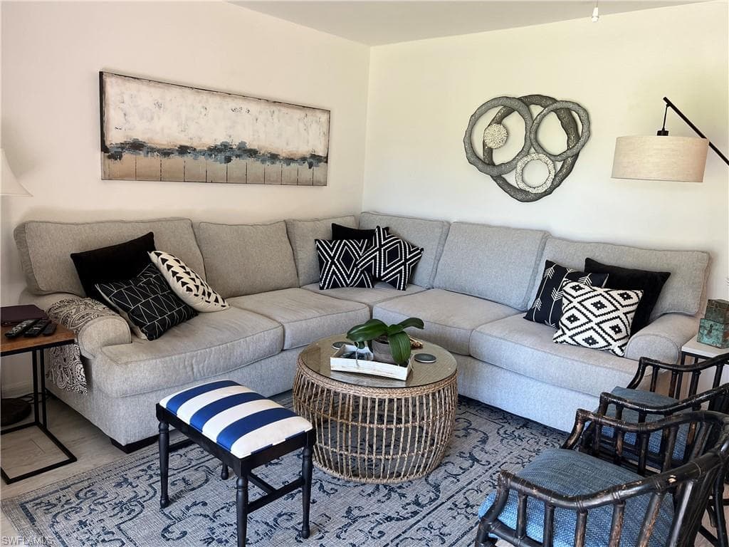 7360 Glenmoor LN S 4103 NAPLES, FL 34104