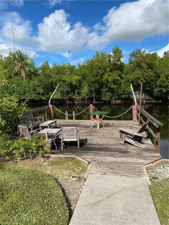 160 Riverwood RD NAPLES, FL 34114