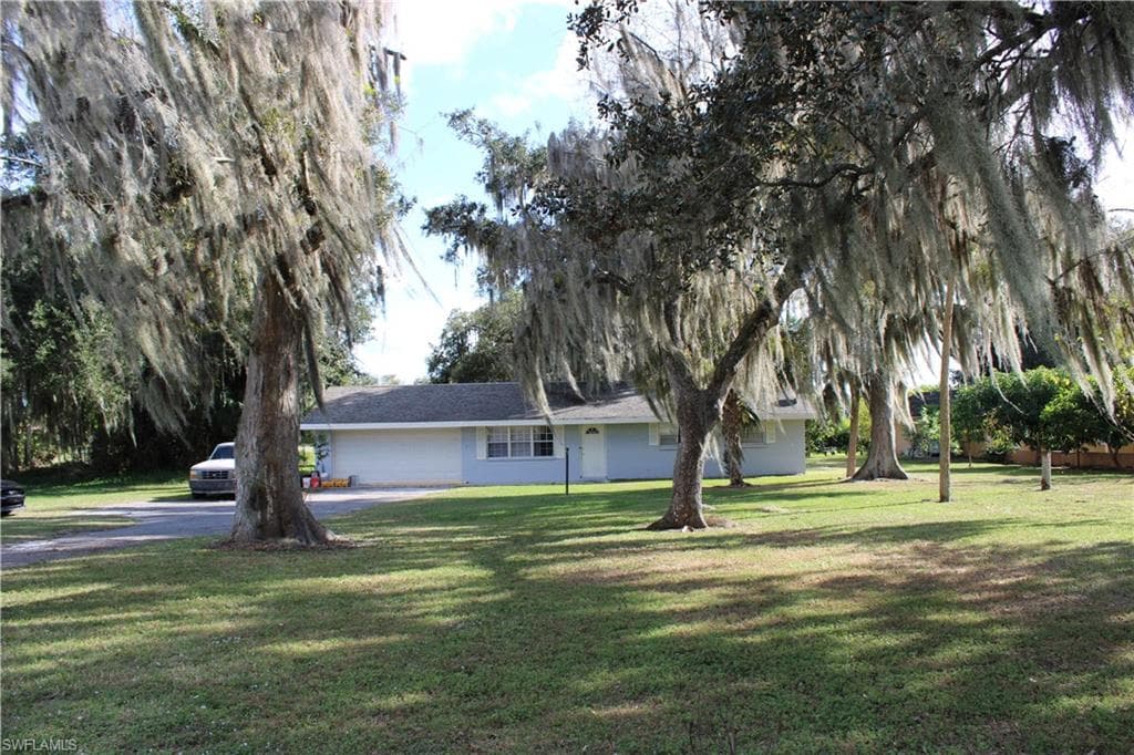 631 Caloosa Estates DR LABELLE, FL 33935