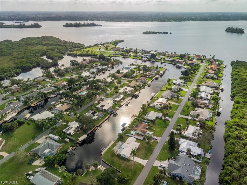 2220 Club House RD NORTH FORT MYERS, FL 33917