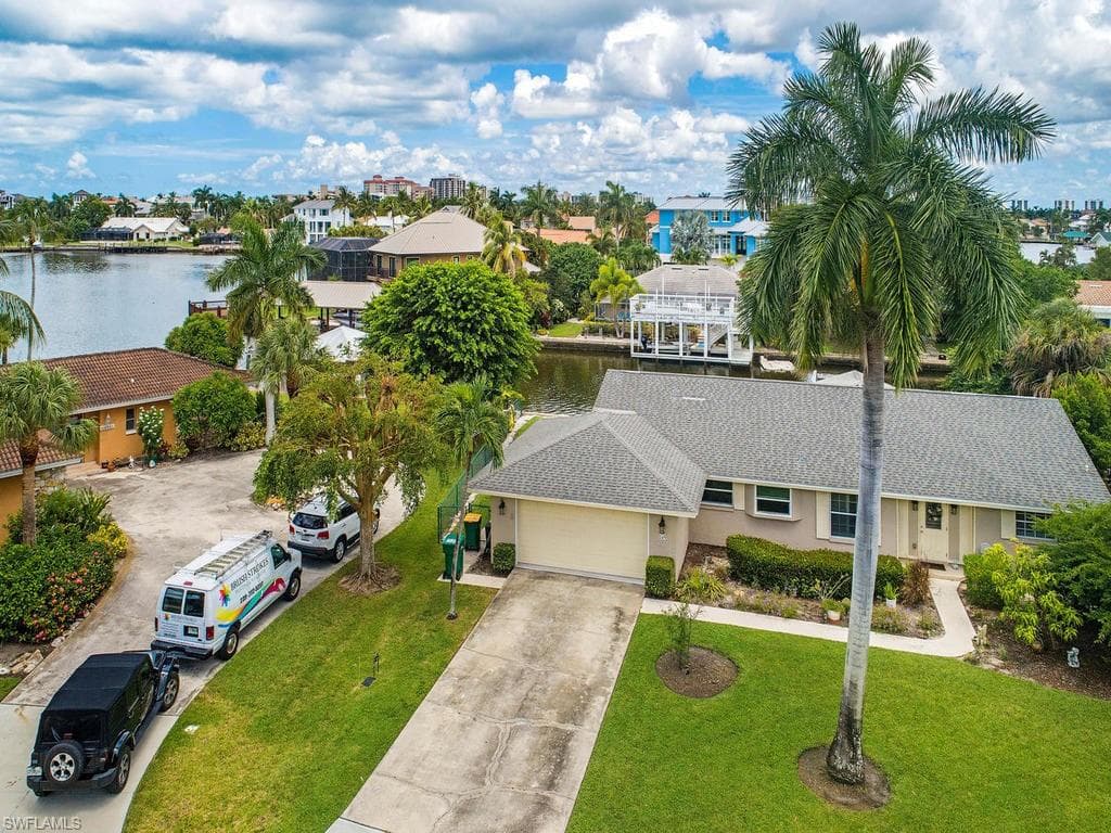 249 Lagoon AVE NAPLES, FL 34108