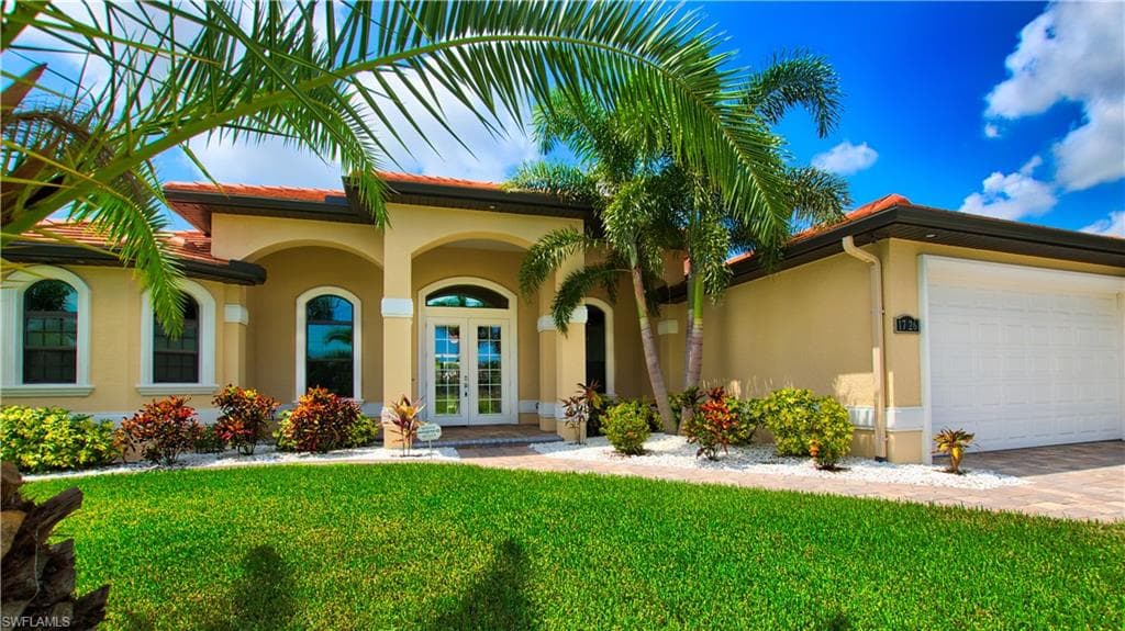 1726 SW 40th TER CAPE CORAL, FL 33914