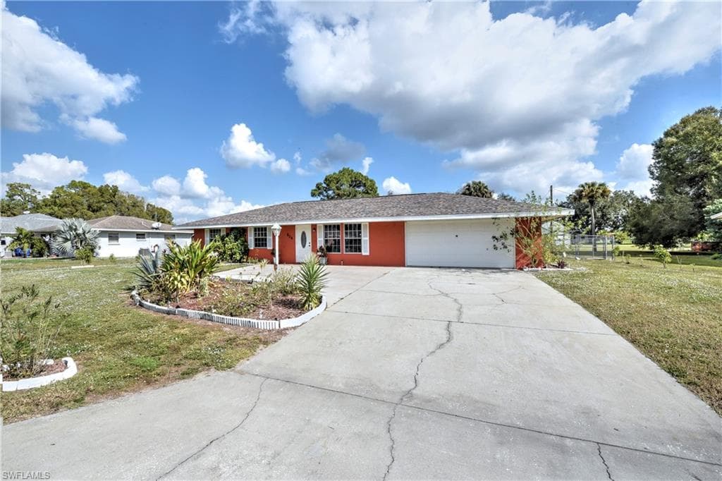 204 Maple AVE N LEHIGH ACRES, FL 33936