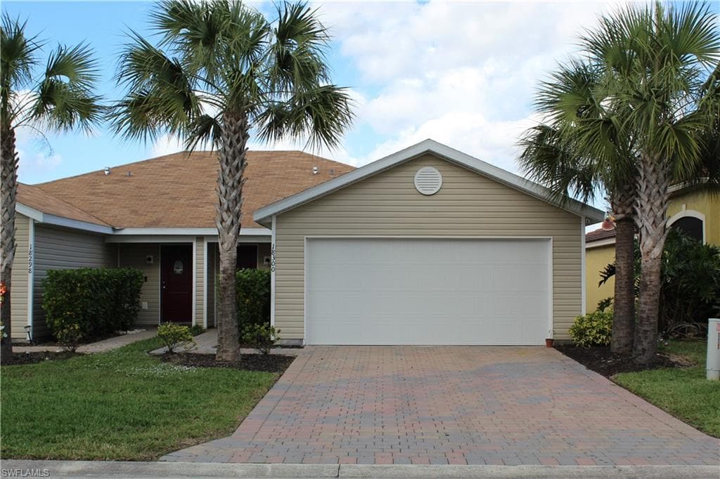 18300 Minorea LN LEHIGH ACRES, FL 33936