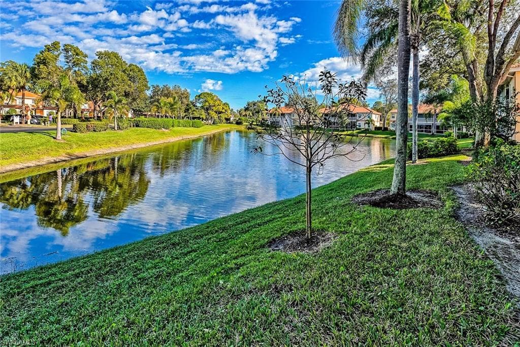 2605 Magnolia Park LN V-101 NAPLES, FL 34109