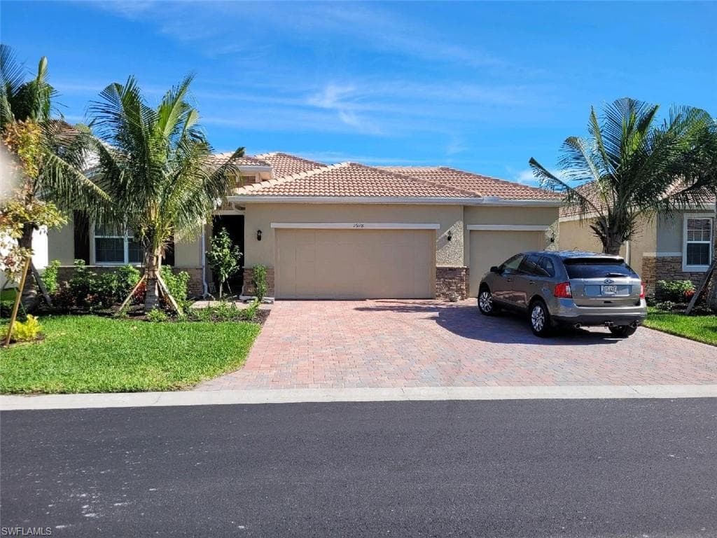 2928 Royal Gardens AVE FORT MYERS, FL 33916