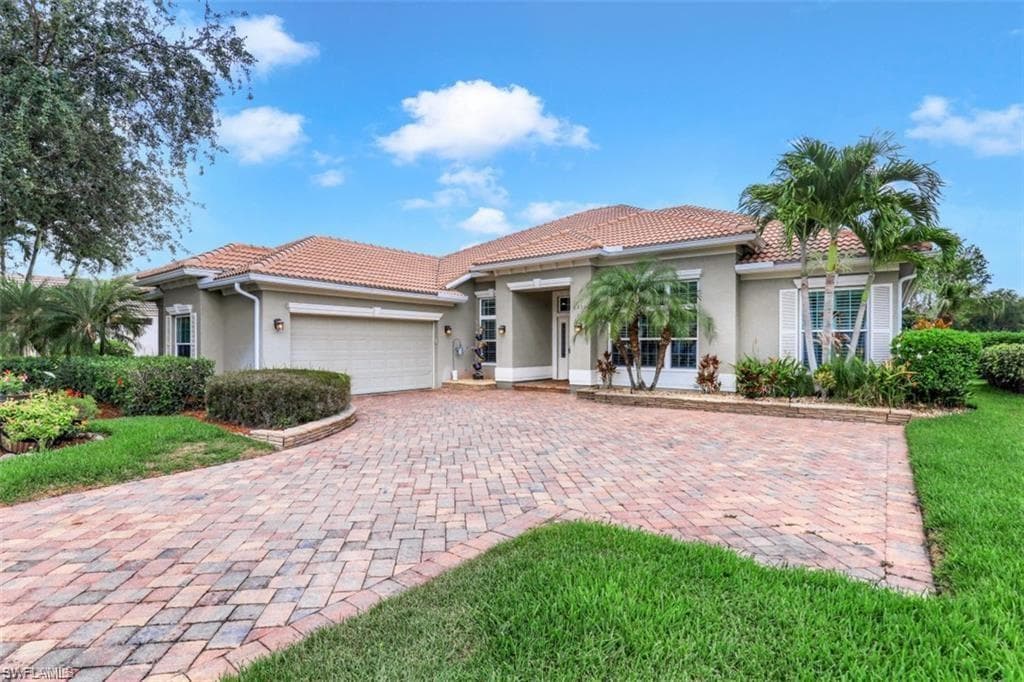 8172 Lowbank DR NAPLES, FL 34109