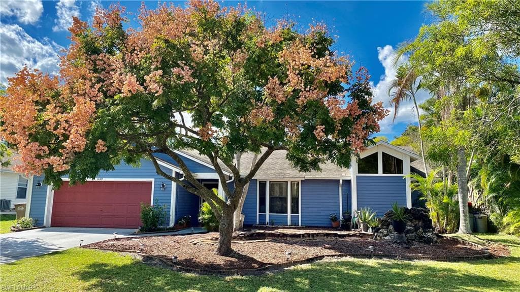 632 SW 9th CT CAPE CORAL, FL 33991