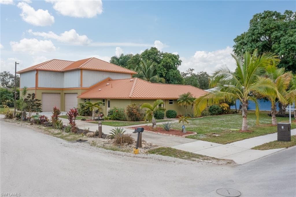 1686 Linhart AVE FORT MYERS, FL 33901