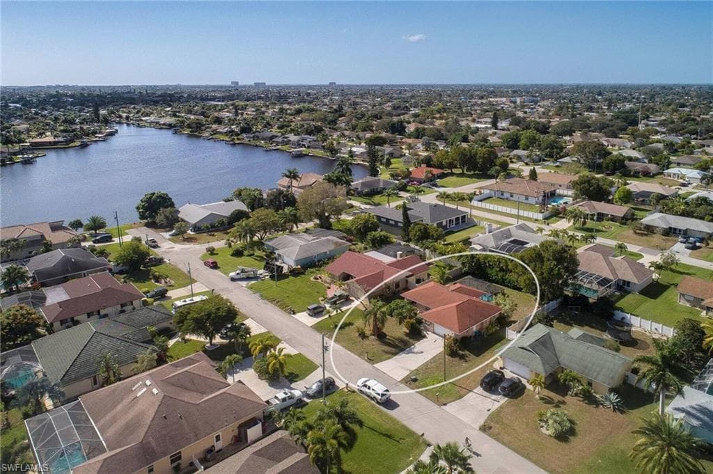 3224 SE 1st CT CAPE CORAL, FL 33904