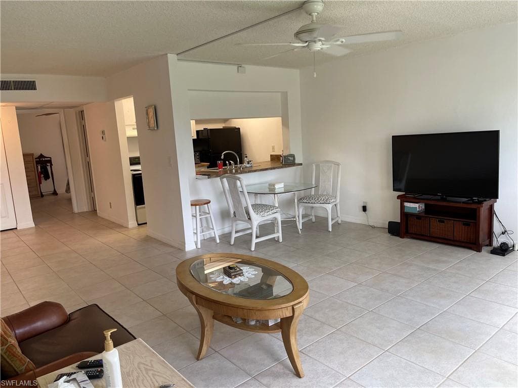 1086 Forest Lakes DR 9305 NAPLES, FL 34105