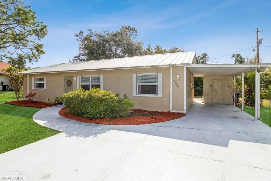1204 E 6th ST LEHIGH ACRES, FL 33972
