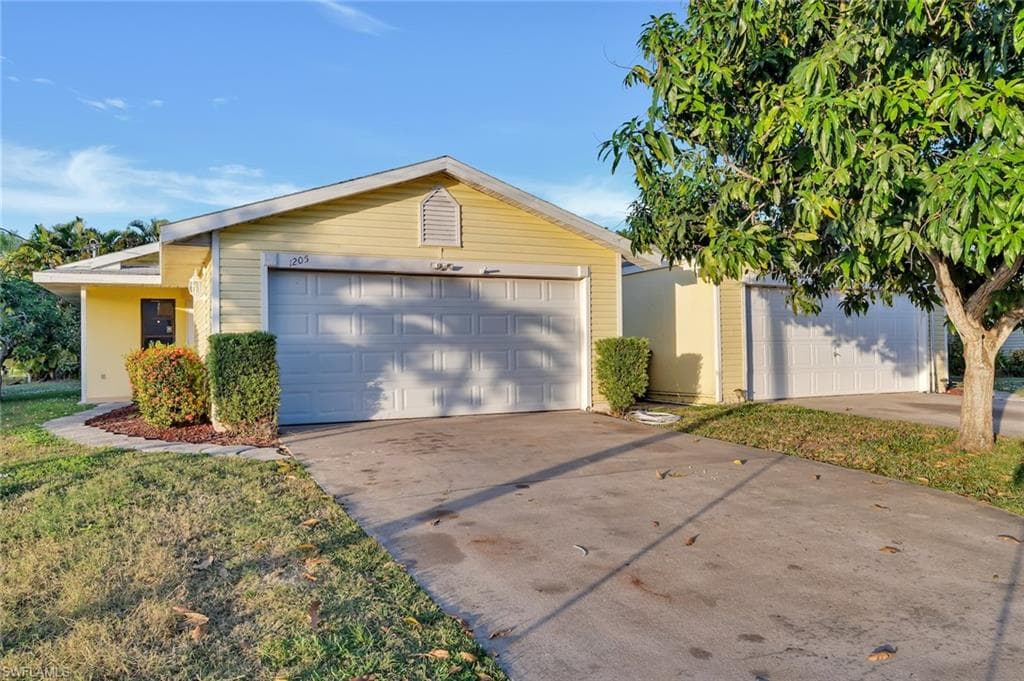 1205 and 1207 SE 6th TER CAPE CORAL, FL 33990