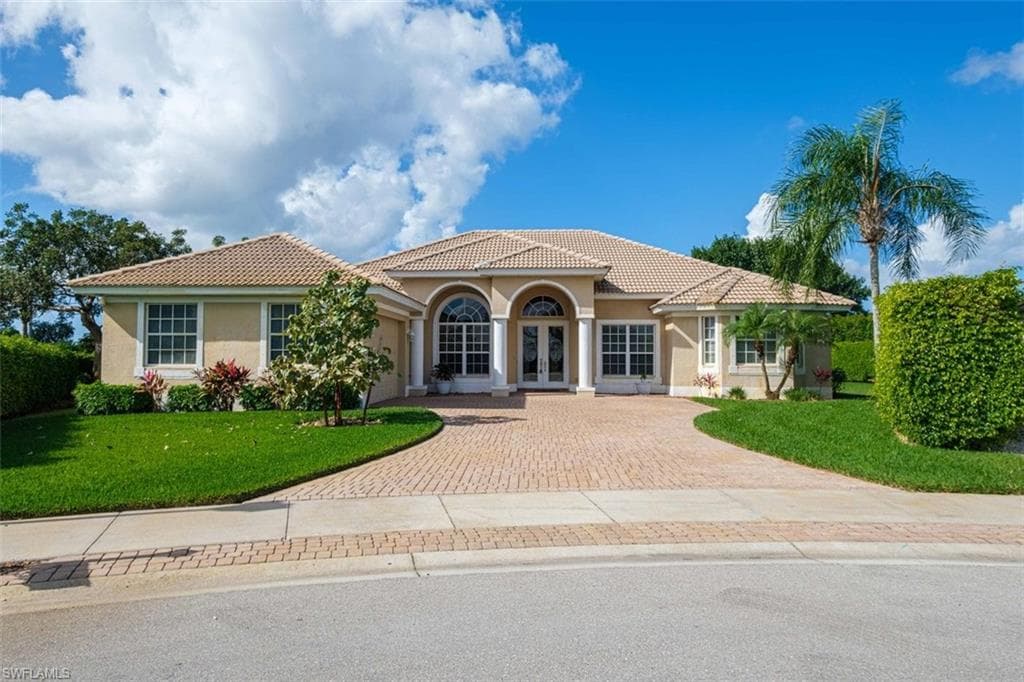 96 Forest Hills BLVD NAPLES, FL 34113