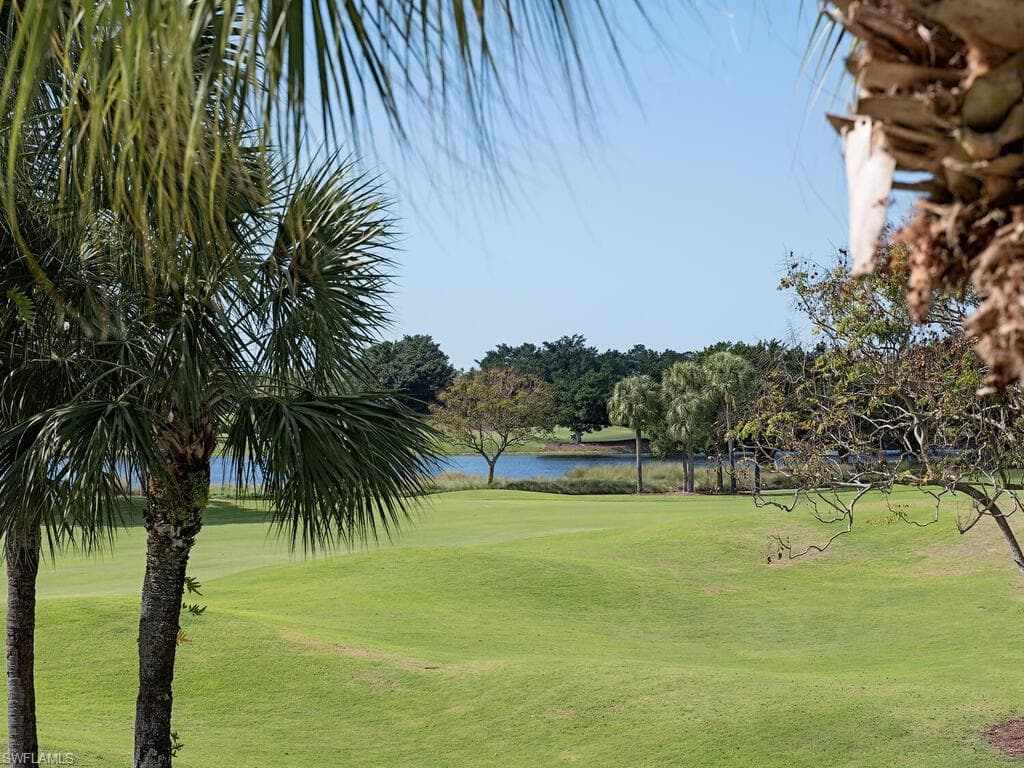 2405 Mont Claire DR 202 NAPLES, FL 34109