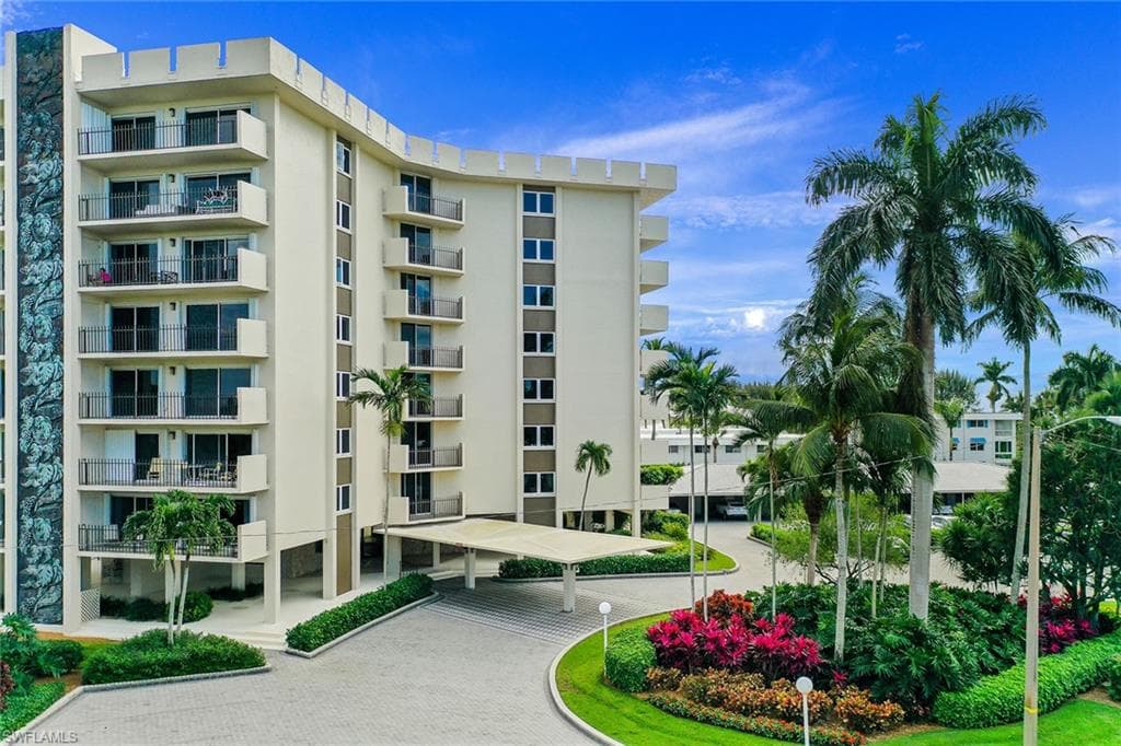 2150 Gulf Shore BLVD N 401 NAPLES, FL 34102
