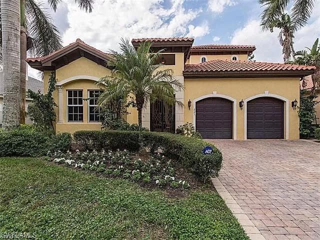221 Charleston CT NAPLES, FL 34110