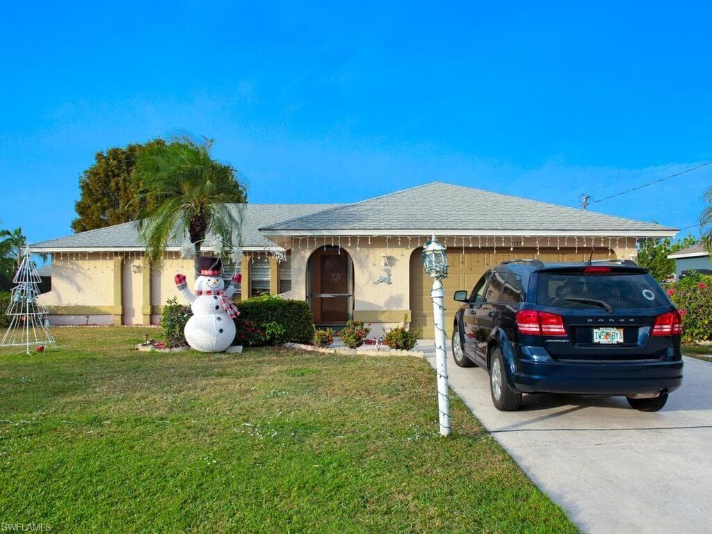 1121 15th ST CAPE CORAL, FL 33990