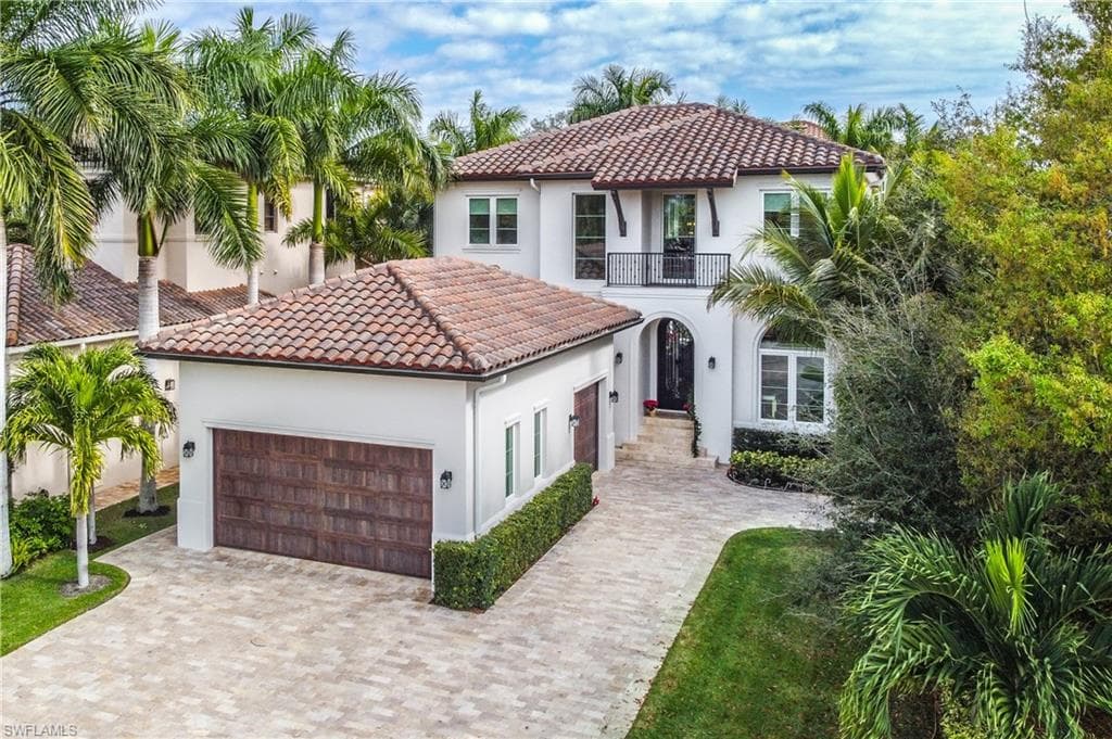 9320 Vanderbilt DR NAPLES, FL 34108