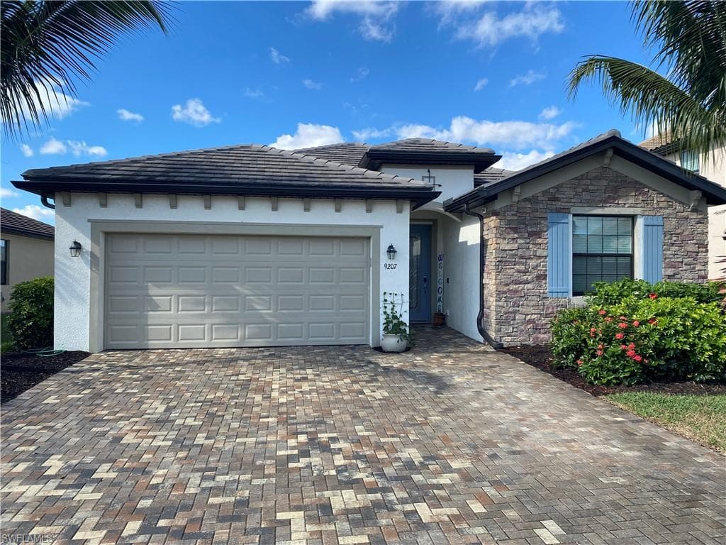 9207 Shadow Oak LN NAPLES, FL 34120