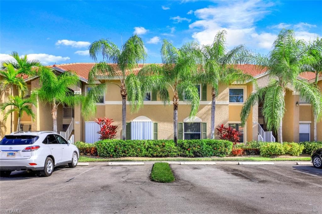 6600 Huntington Lakes CIR 202 NAPLES, FL 34119