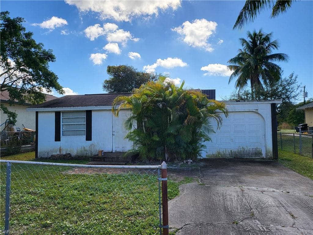 2528 Storter AVE NAPLES, FL 34112