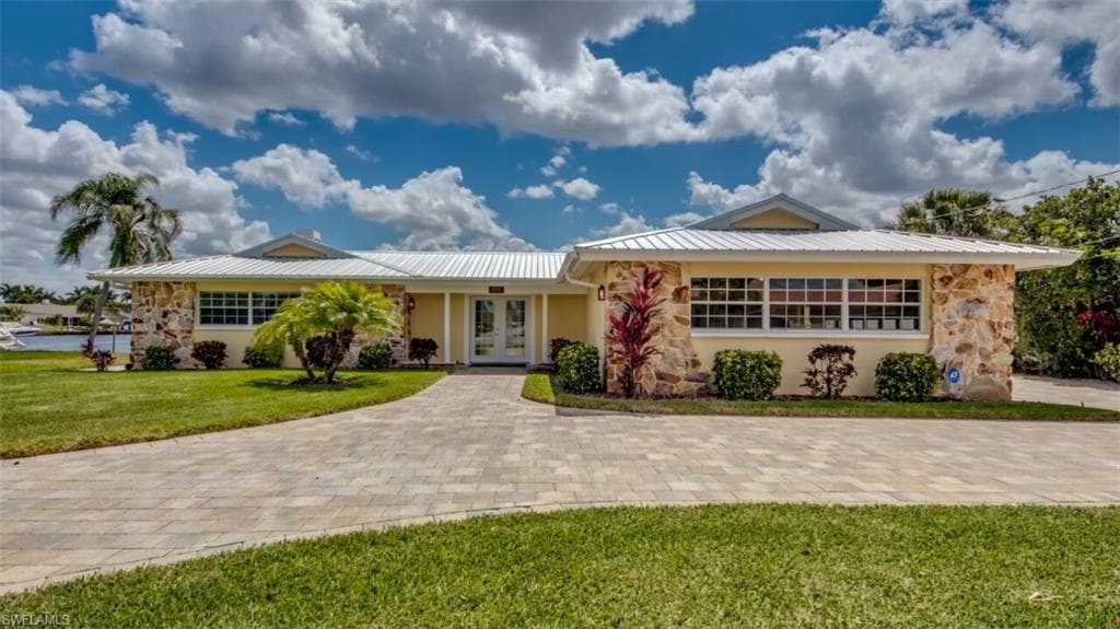 1755 SE 40th TER CAPE CORAL, FL 33904