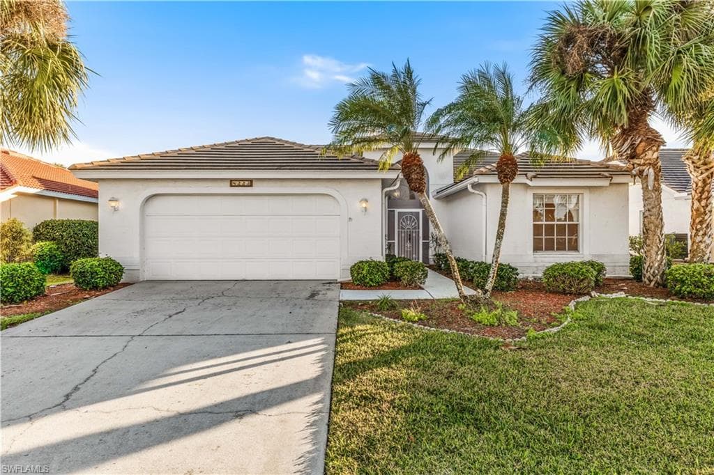 8223 Breton CIR FORT MYERS, FL 33912