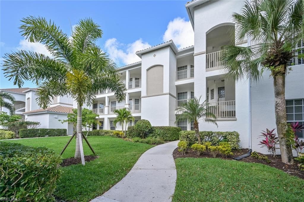 8231 Parkstone PL 301 NAPLES, FL 34120