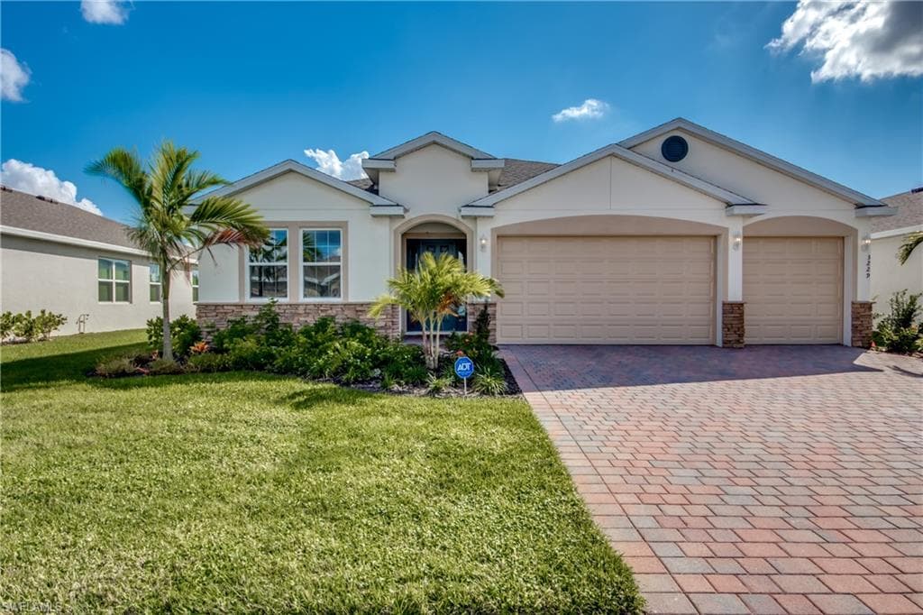 3229 Baravaldo CIR CAPE CORAL, FL 33909