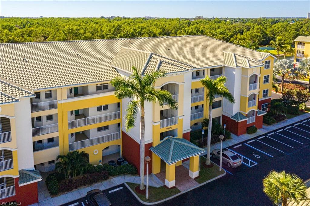 11021 Gulf Reflections DR 204 FORT MYERS, FL 33908