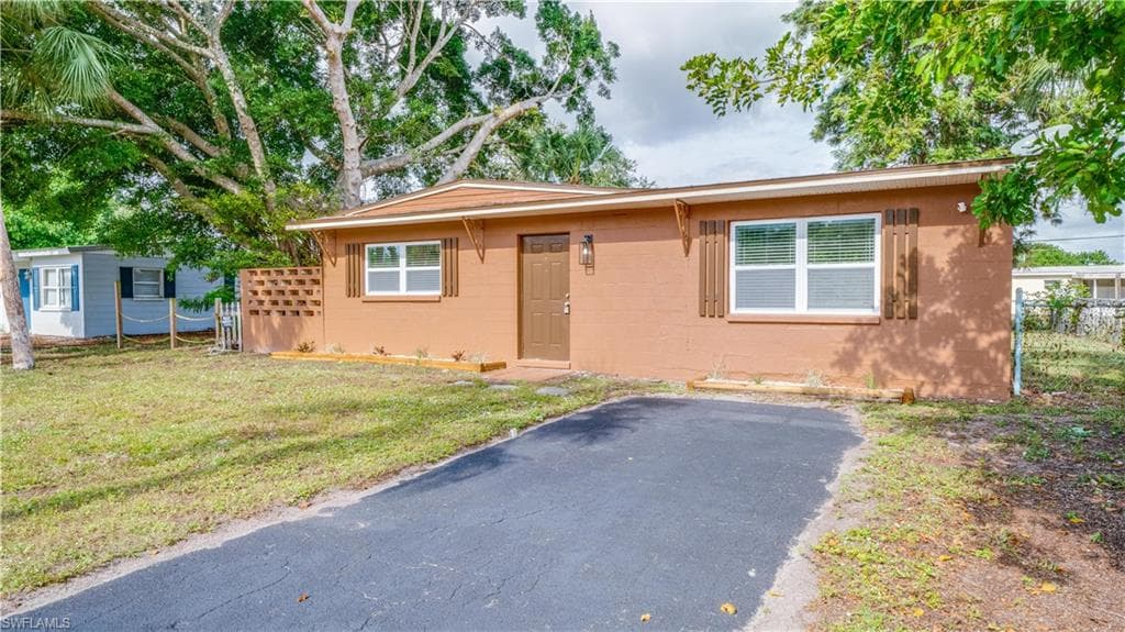912 Hyacinth ST NORTH FORT MYERS, FL 33903