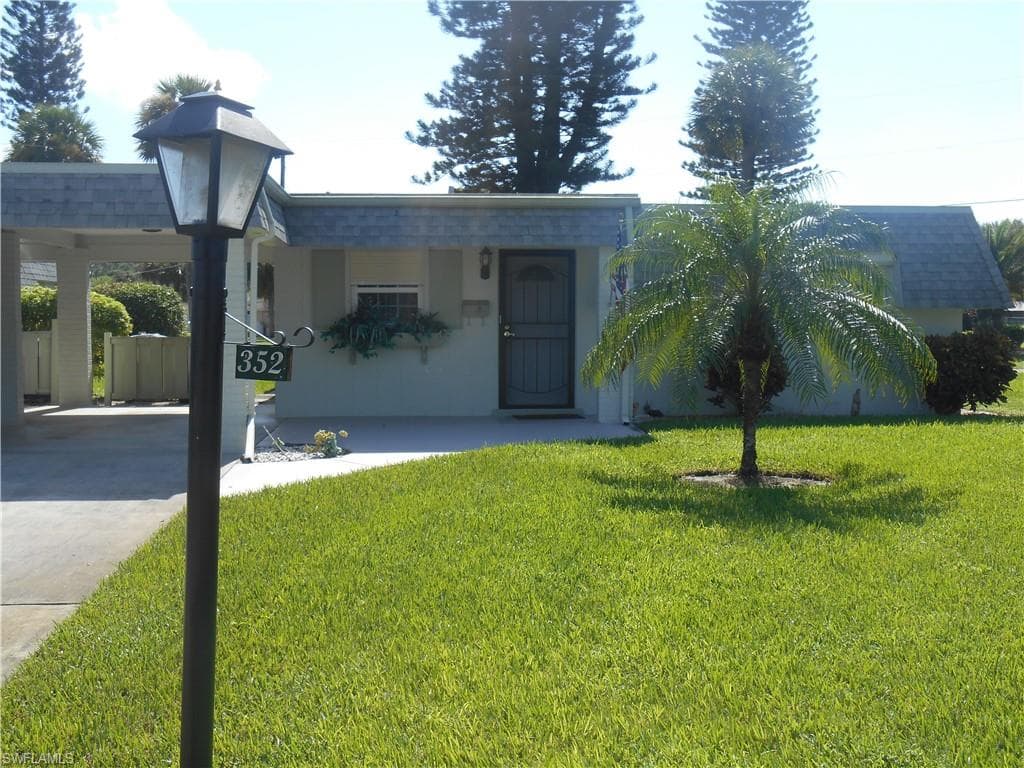 352 Easton CT LEHIGH ACRES, FL 33936