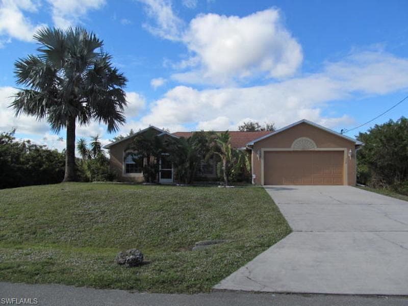 354 Pinehurst AVE LEHIGH ACRES, FL 33974