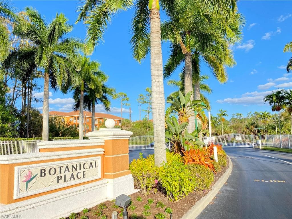 4450 Botanical Place CIR 205 NAPLES, FL 34112