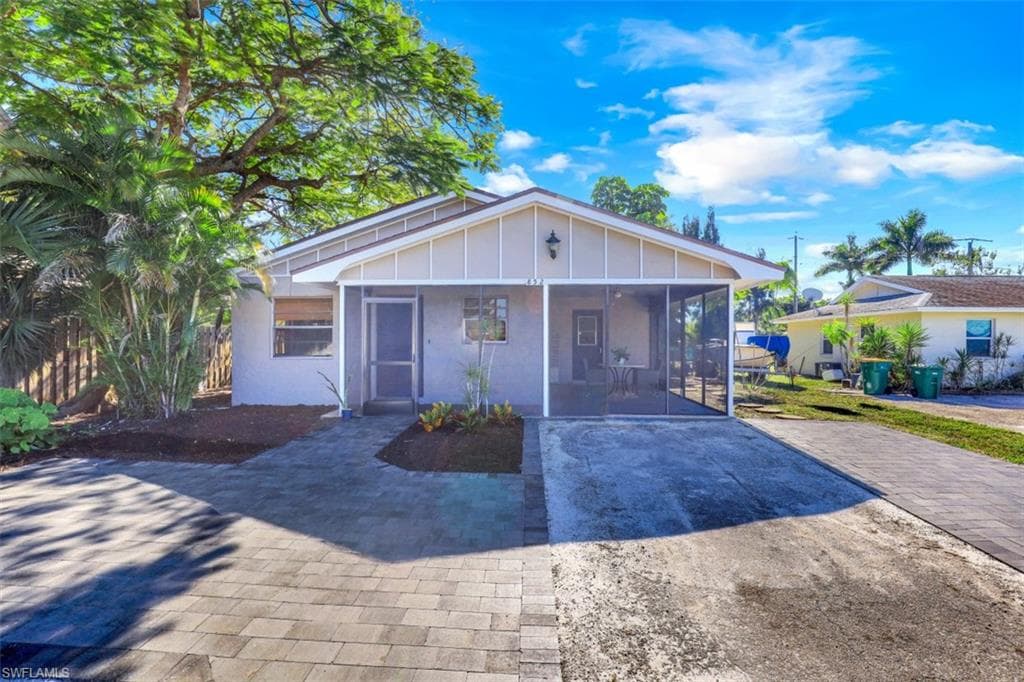 852 96th AVE N NAPLES, FL 34108
