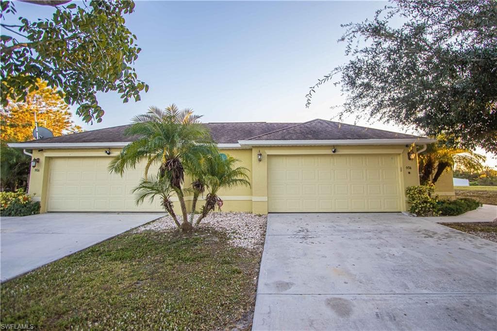 904 Ainsworth ST W LEHIGH ACRES, FL 33974