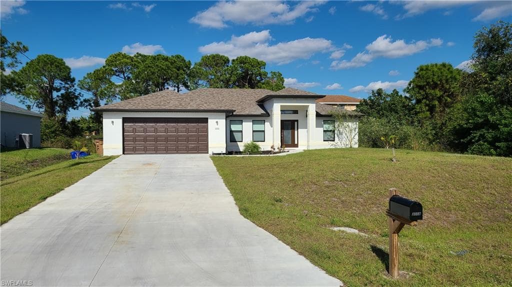 3008 7th ST W LEHIGH ACRES, FL 33971