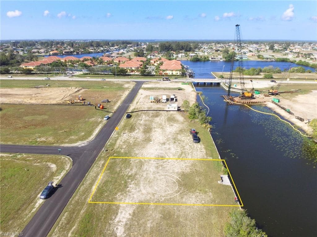 3113 SW 1st TER CAPE CORAL, FL 33991