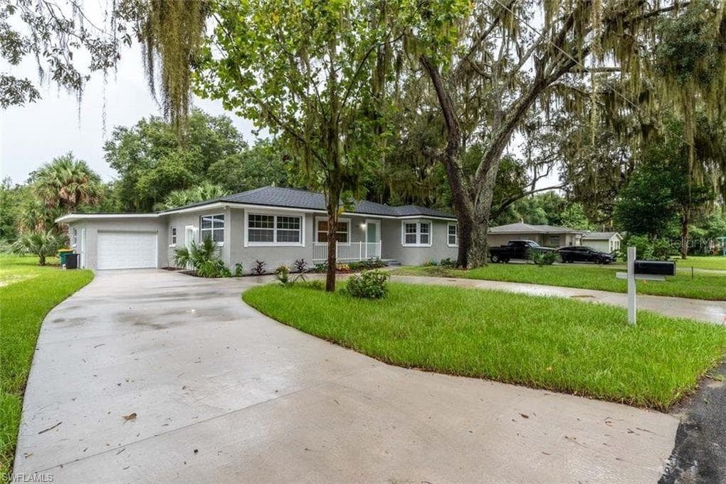 432 Jackson AVE MOUNT DORA, FL 32757