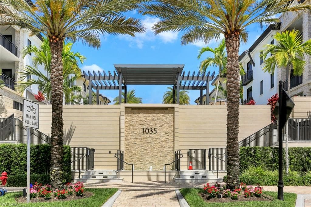 1035 3rd AVE S 404 NAPLES, FL 34102