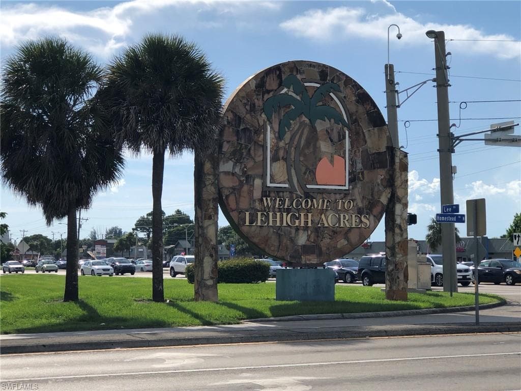 1716 Euclid AVE LEHIGH ACRES, FL 33972