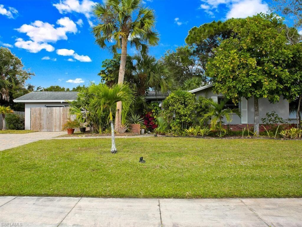 1017 El Rio AVE FORT MYERS, FL 33919