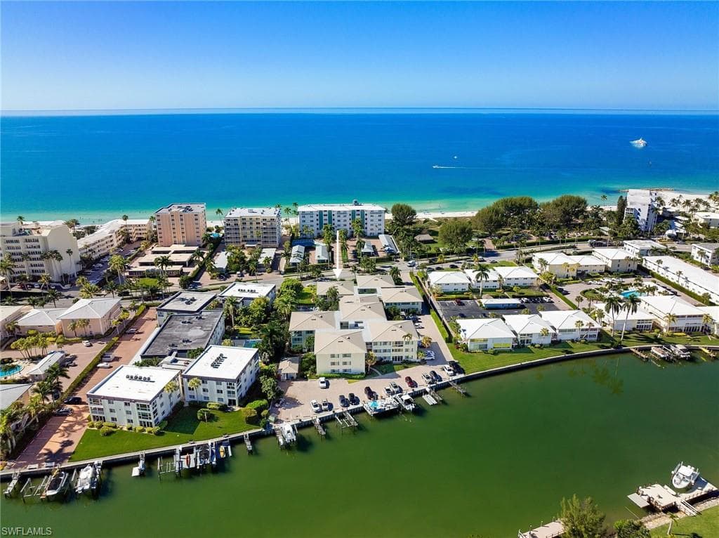 1950 Gulf Shore BLVD N 104 NAPLES, FL 34102