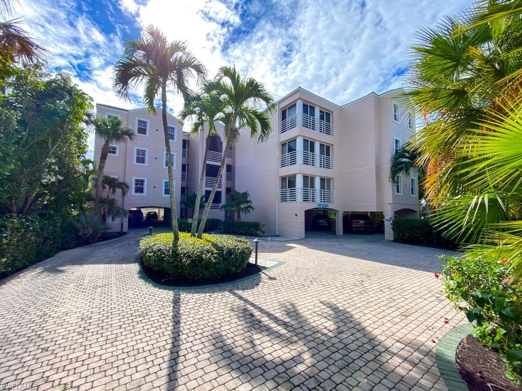 3313 W Gulf DR 101 SANIBEL, FL 33957