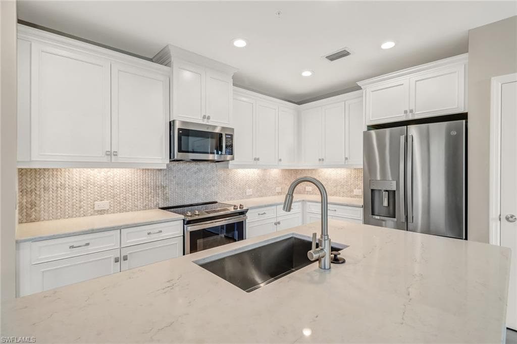 2554 Seychelles DR 901 NAPLES, FL 34112