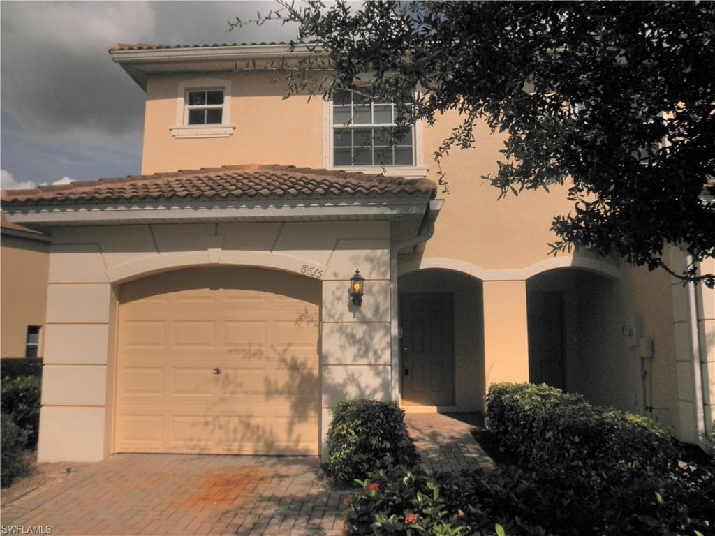 8615 Athena CT LEHIGH ACRES, FL 33971