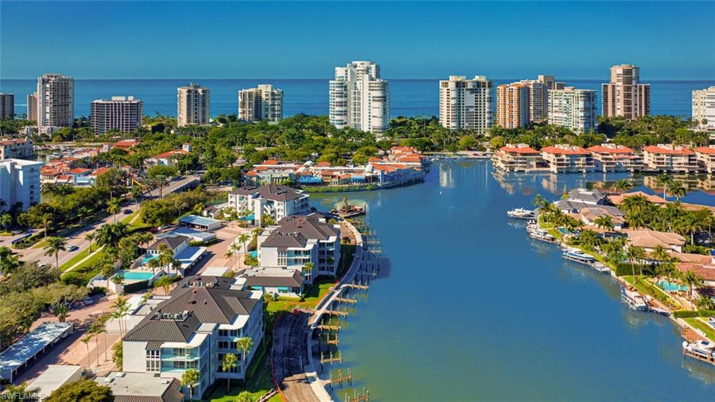 305 Park Shore DR 2-233 NAPLES, FL 34103